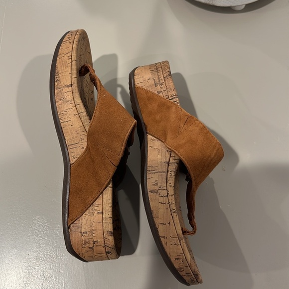 New Vionic Shoes 8 - Picture 7 of 16